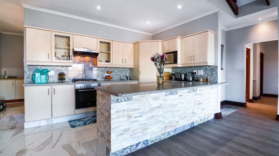To Let 7 Bedroom Property for Rent in Old Place Western Cape